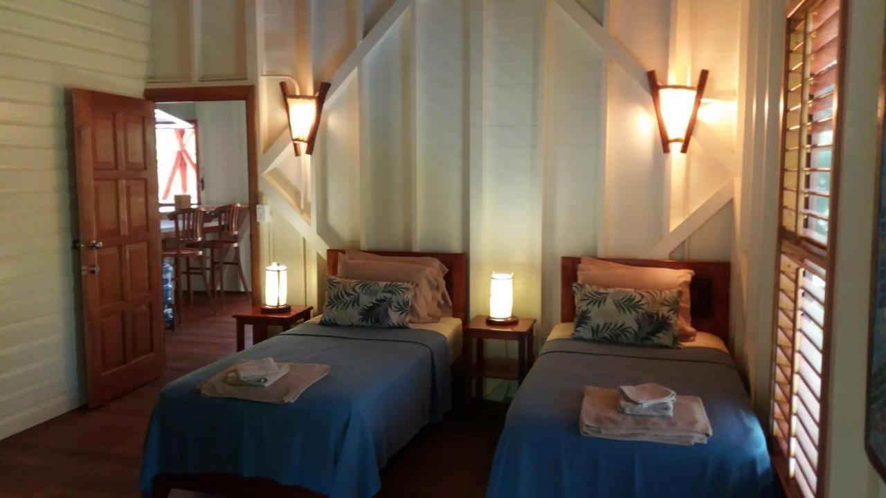 Bluff Beach Retreat Bocas Town Exterior foto