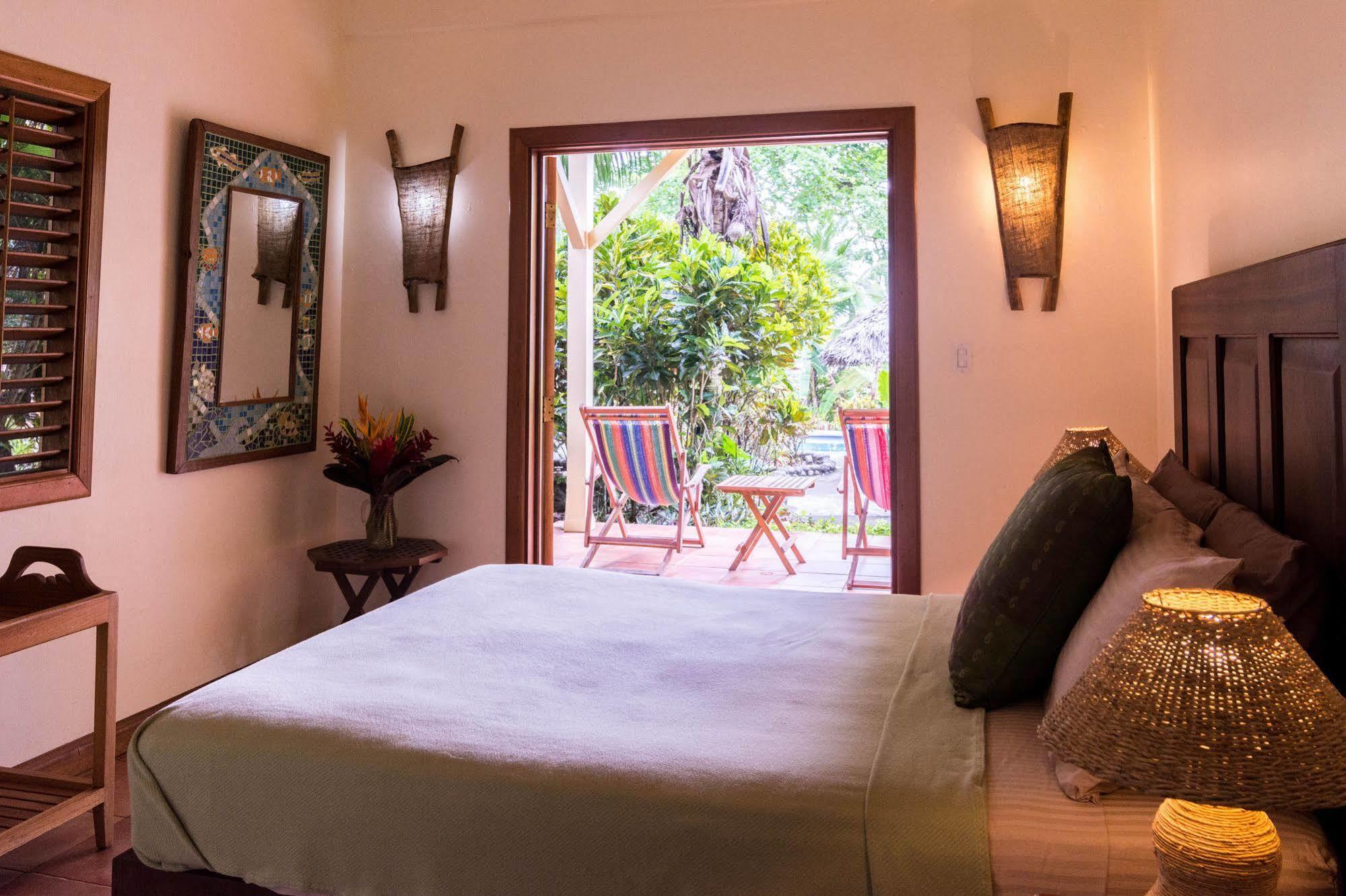 Bluff Beach Retreat Bocas Town Exterior foto