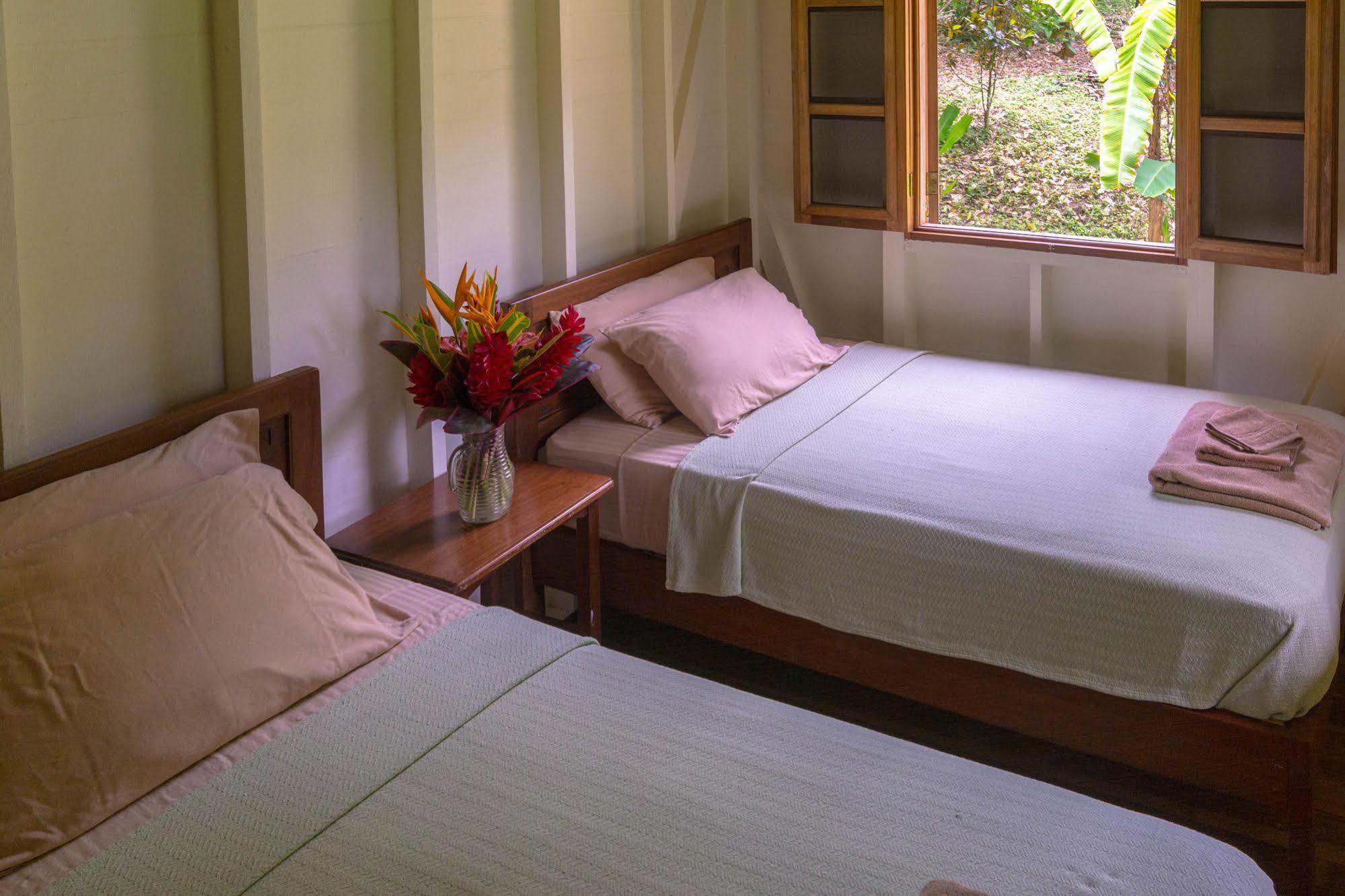 Bluff Beach Retreat Bocas Town Exterior foto