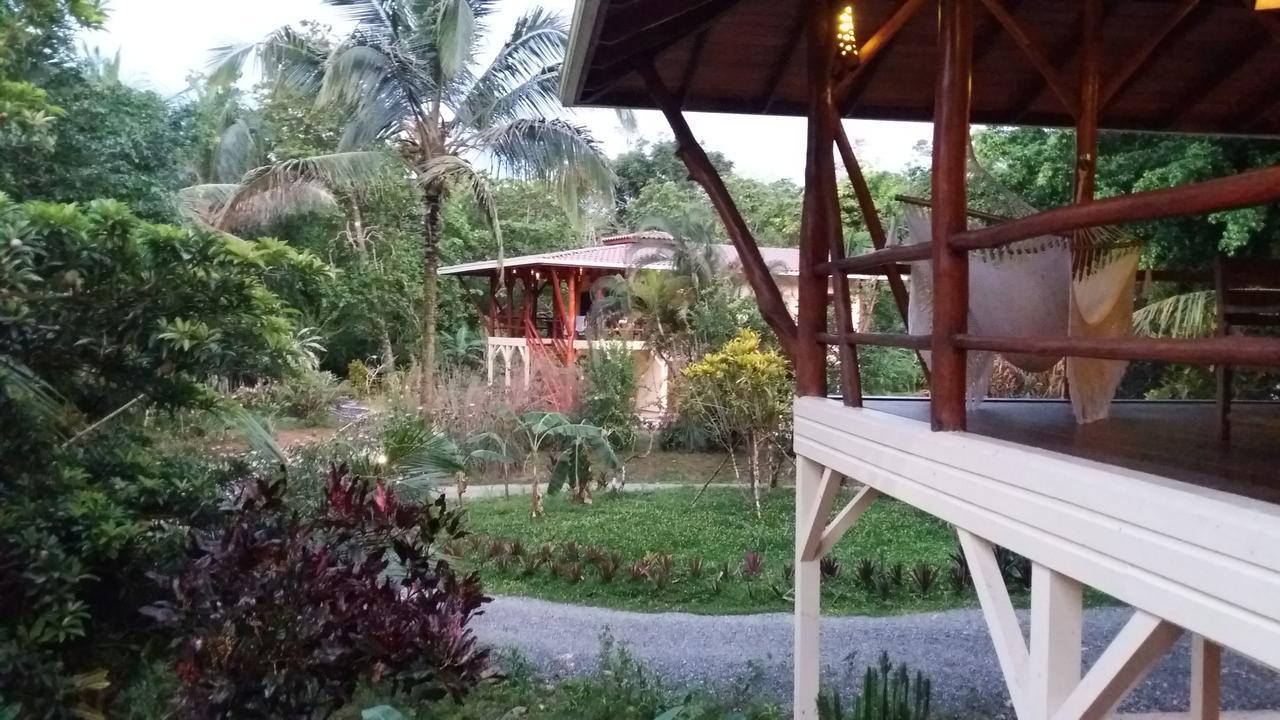 Bluff Beach Retreat Bocas Town Exterior foto